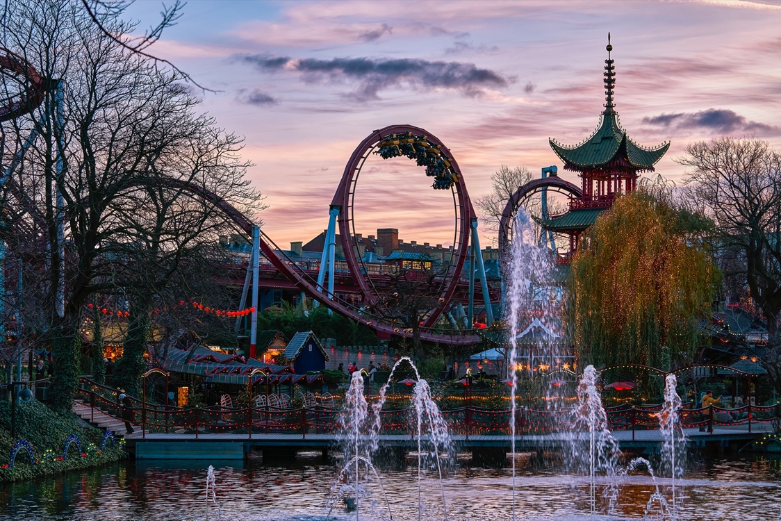 Jul i Tivoli 2018. Dæmonen, det Japanske Tårn og Gangbroen Aften