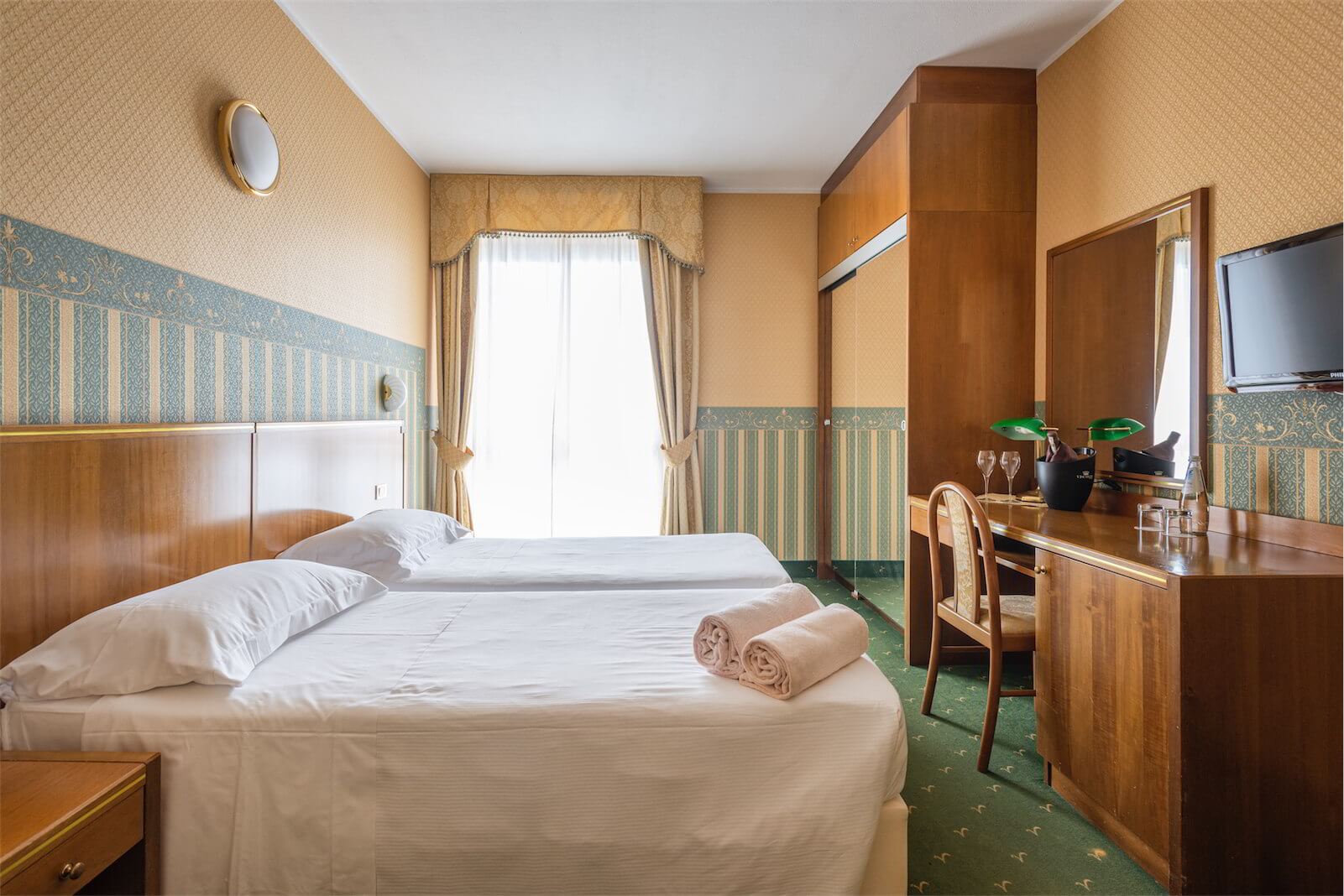 arredi-classici-eleganti-camera-classic_C_Splendid-Palace_Limone