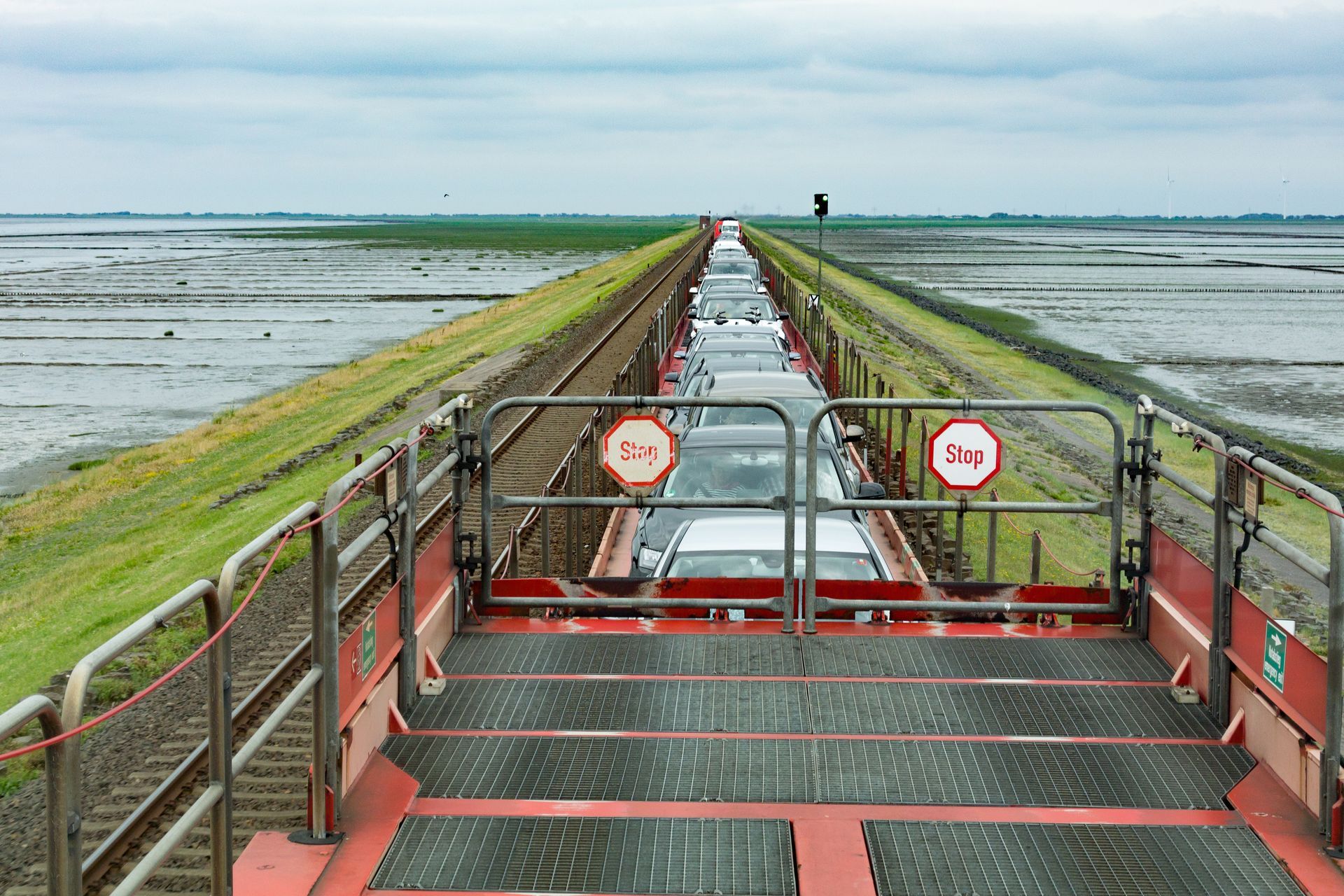 Autozug auf dem Hindenburgdamm - Sylt - 0076