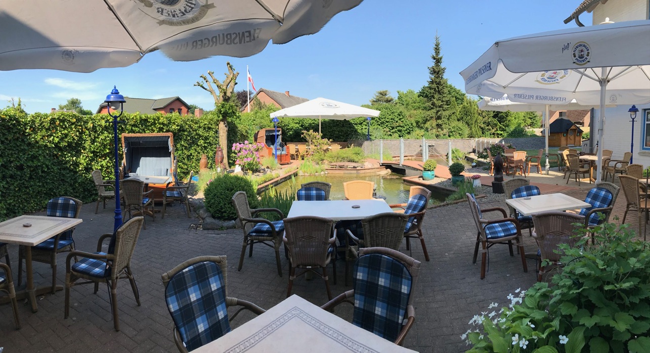 Wikingerhof_Kropp_Biergarten_1-scaled