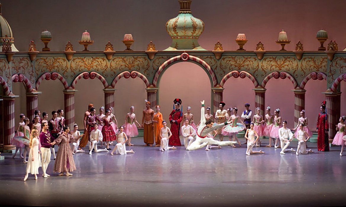 Dresden_Semperoper_06_csm_19_Istvan_Simon_Der_Nussknacker_Foto_Costin_Radu_20111117_2612_8ed455334e