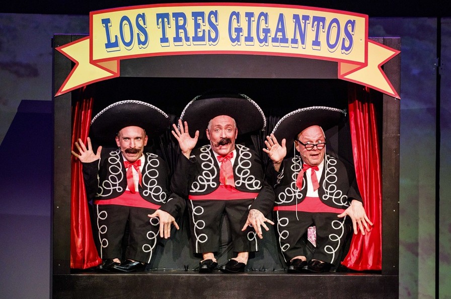 Schmidt_Tschuessikowski_3_c_MorrisMacMatzen