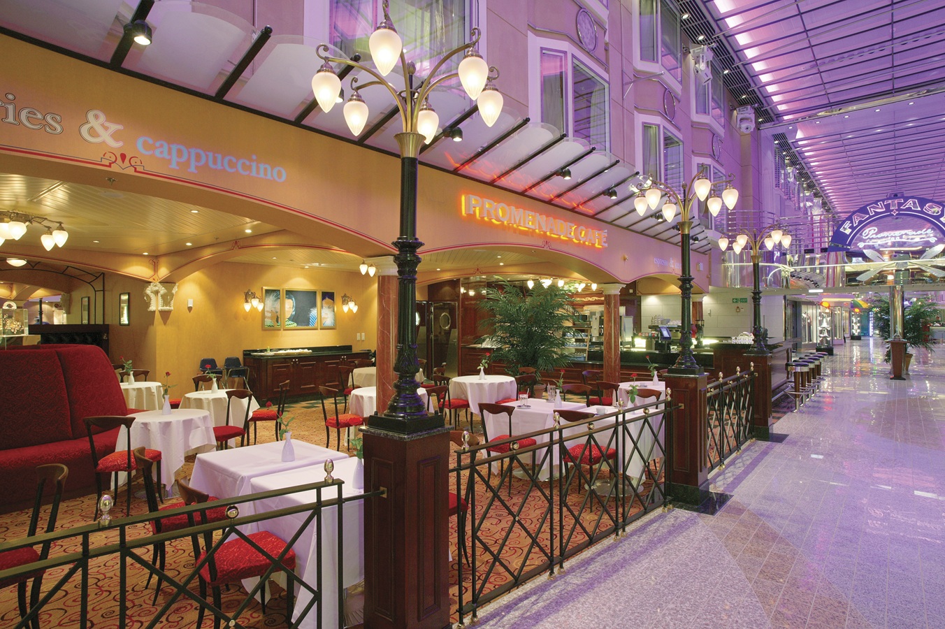 Color Fantasy - Promenade Café_CLL-01399_Indav Oy-Kimmo Häkkinen