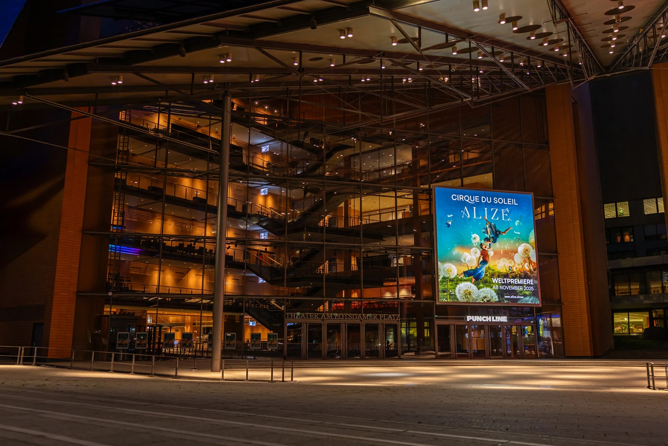 Theater Banner Couple Visual Nightshot-1