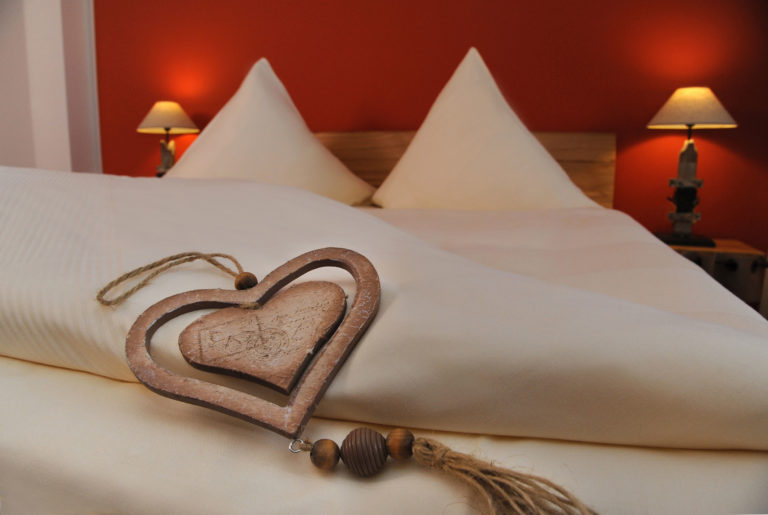 Goldener_Stern_Frauenstein_Hotel_Startbild-768x515